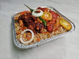 Menu nasi kebuli Depok lengkap ayam kambing nampan combo